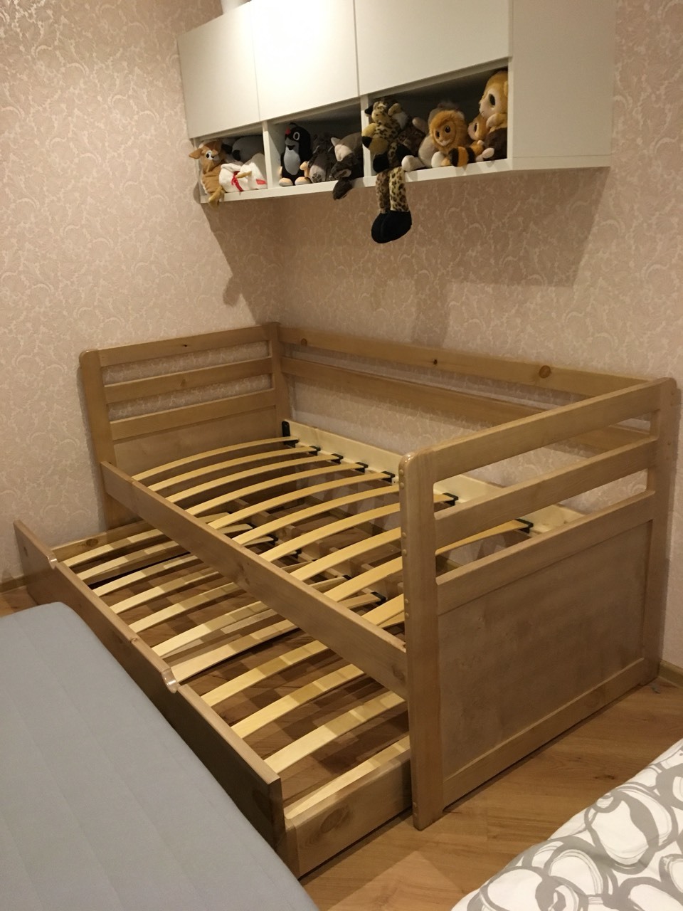 детская выкатная двуспальная кровать