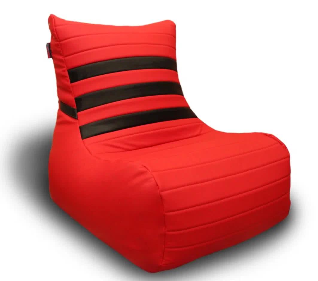 Бескаркасное красное кресло красное